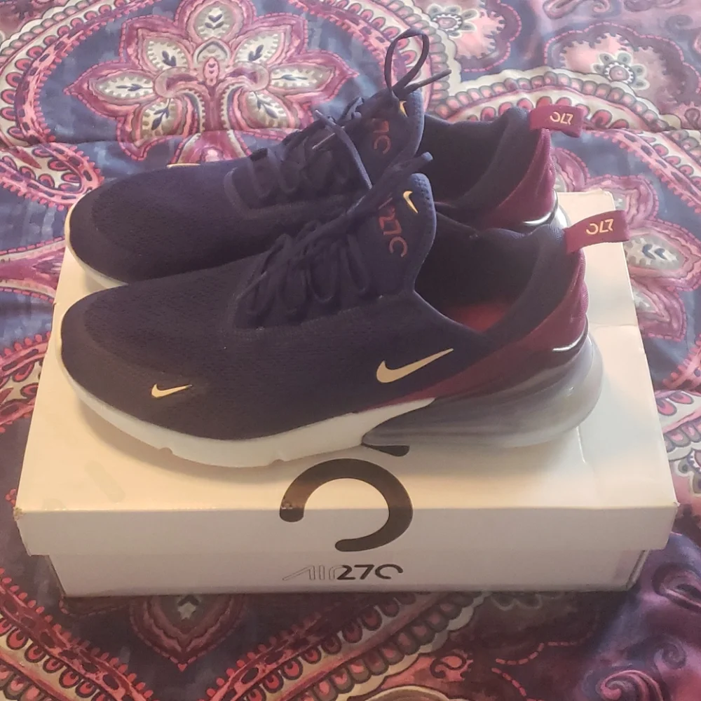 Nike Women's Navy Blue and Burgundy Air Max 270 Sneakers